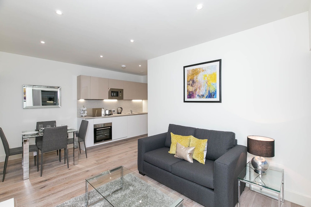 Premier Apartment, 1 Double Bed with Sofa bed, Accessible, Non Smoking photo 2