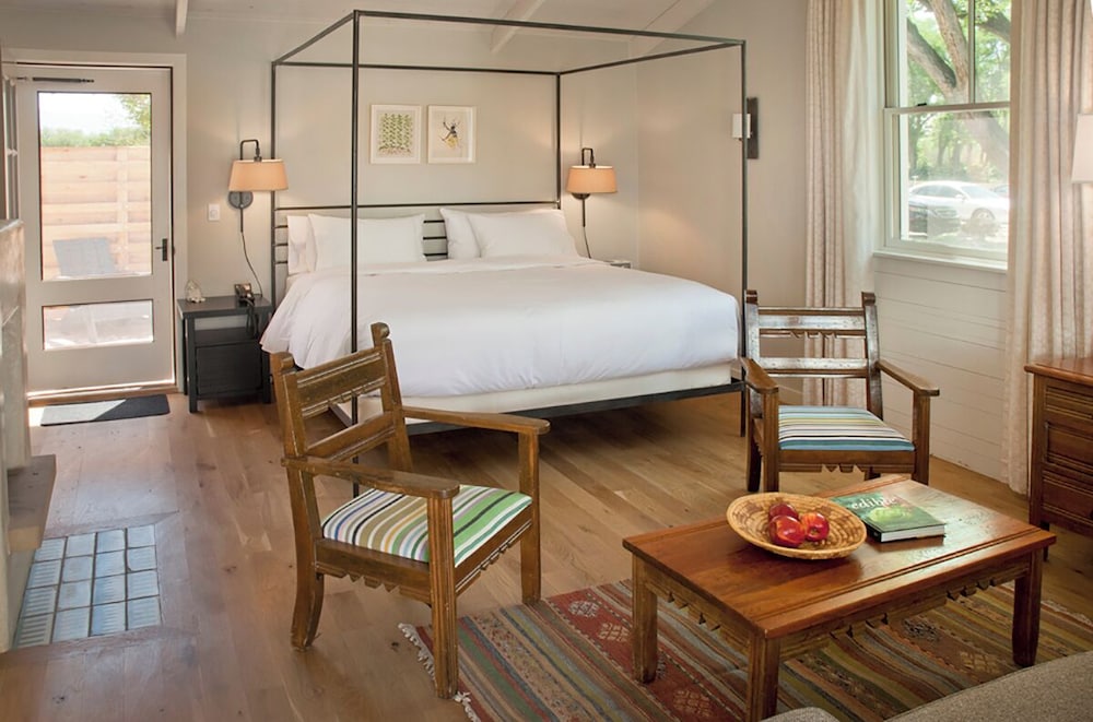 Deluxe Room, 1 King Bed with Sofa bed
