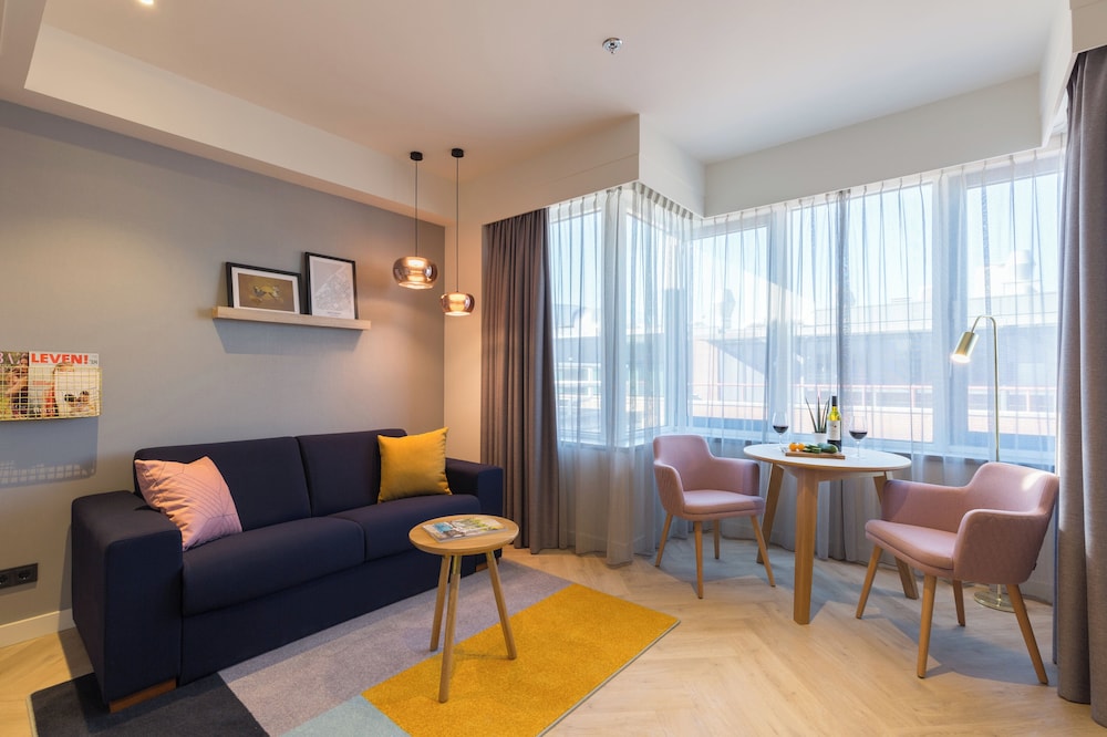 Suite, 1 Bedroom, Kitchen photo 2