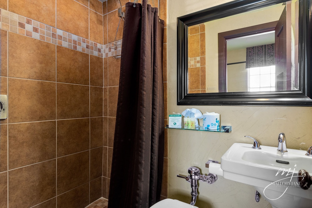 Historic King Suite photo 3