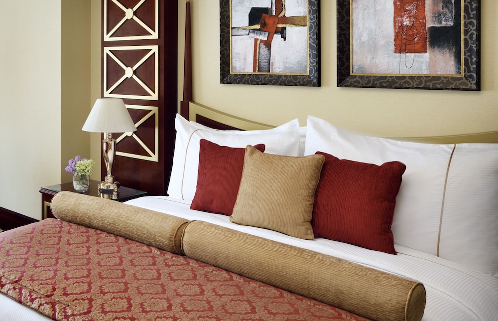 Deluxe Room, 1 King Bed