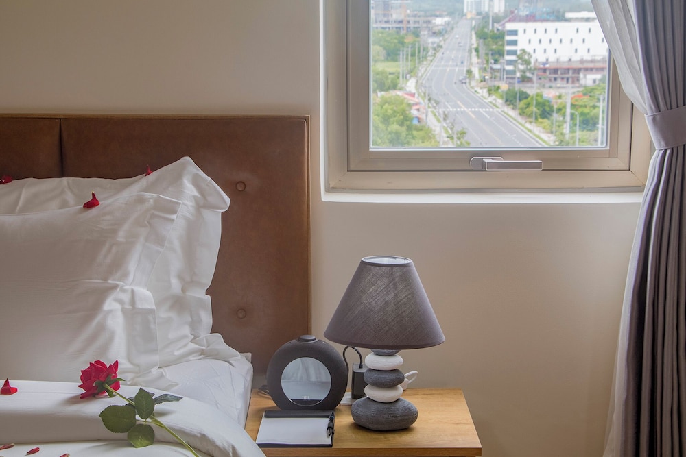Junior Double Room, 1 King Bed, Sea View photo 3