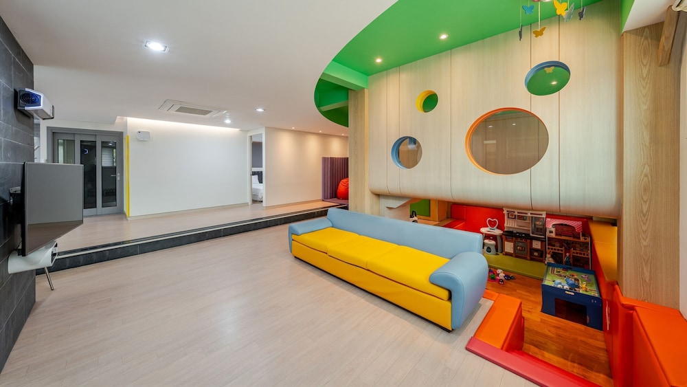 Basic Room, 1 Bedroom (Room A101 (Luxury Kids Pool Villa)) - Photo 2
