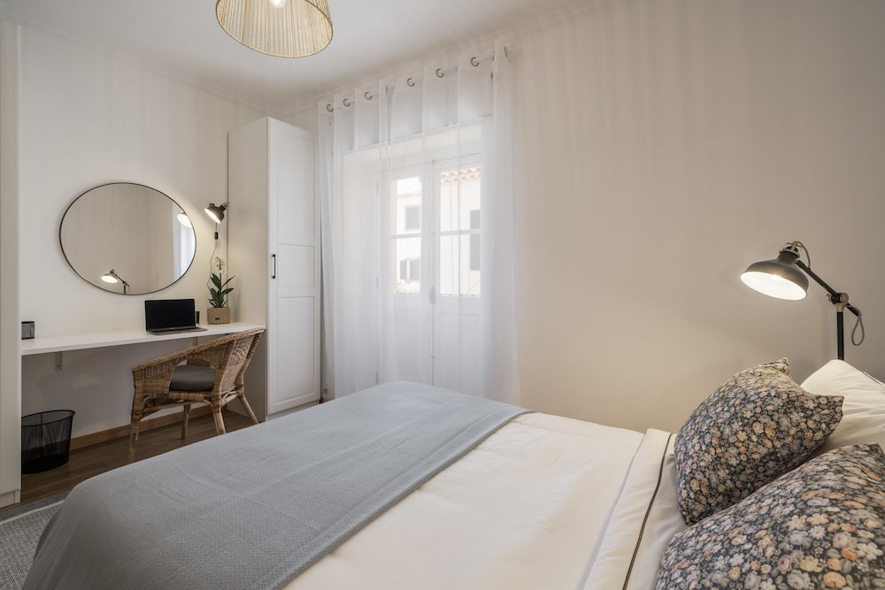 Basic House, 1 Queen Bed with Sofa bed