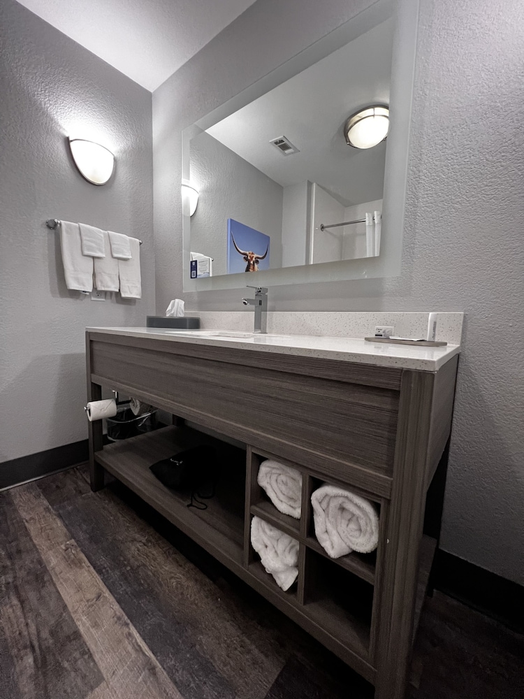 Deluxe Room, 1 King Bed, Non Smoking (Deluxe Executive Room) - Photo 13