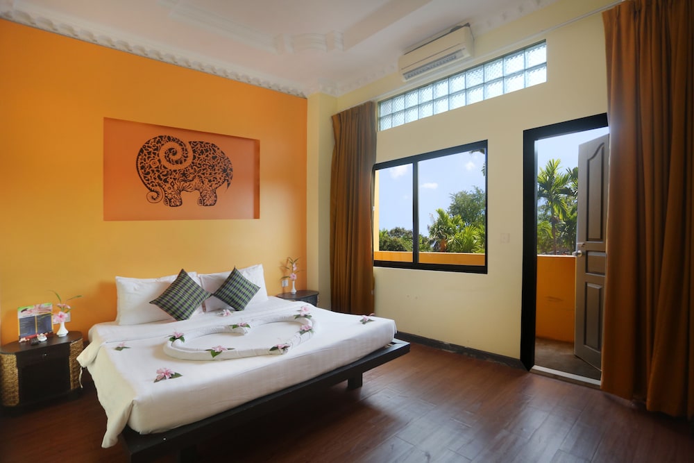 Deluxe Double Room, Balcony (Free Bus Station Pick Up) photo 3