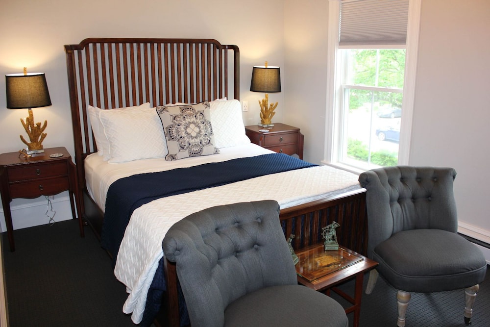 Room, Private Bathroom (Seafarer - Queen Deluxe Room) photo 2