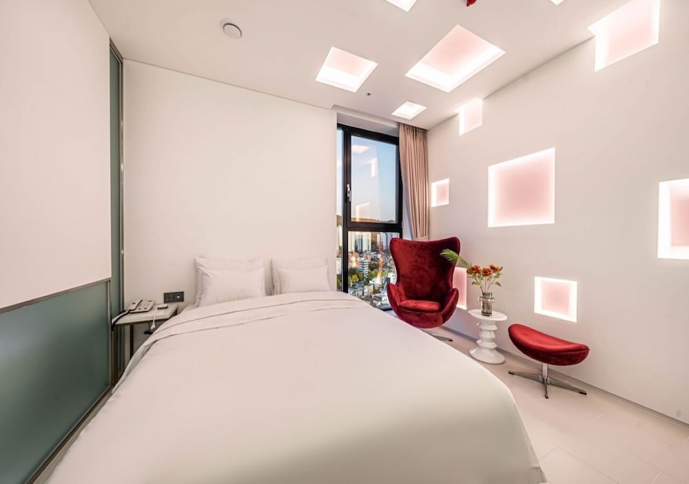 Deluxe Double Room (Netflix/ Youtube Available on TV) - Photo 10