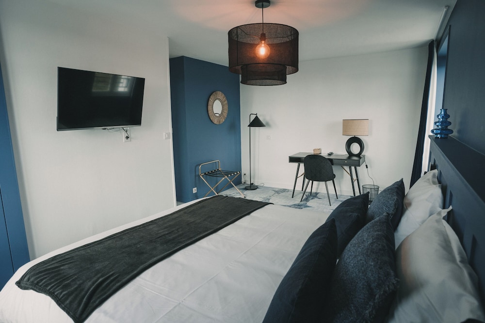 Superior Double or Twin Room photo 3
