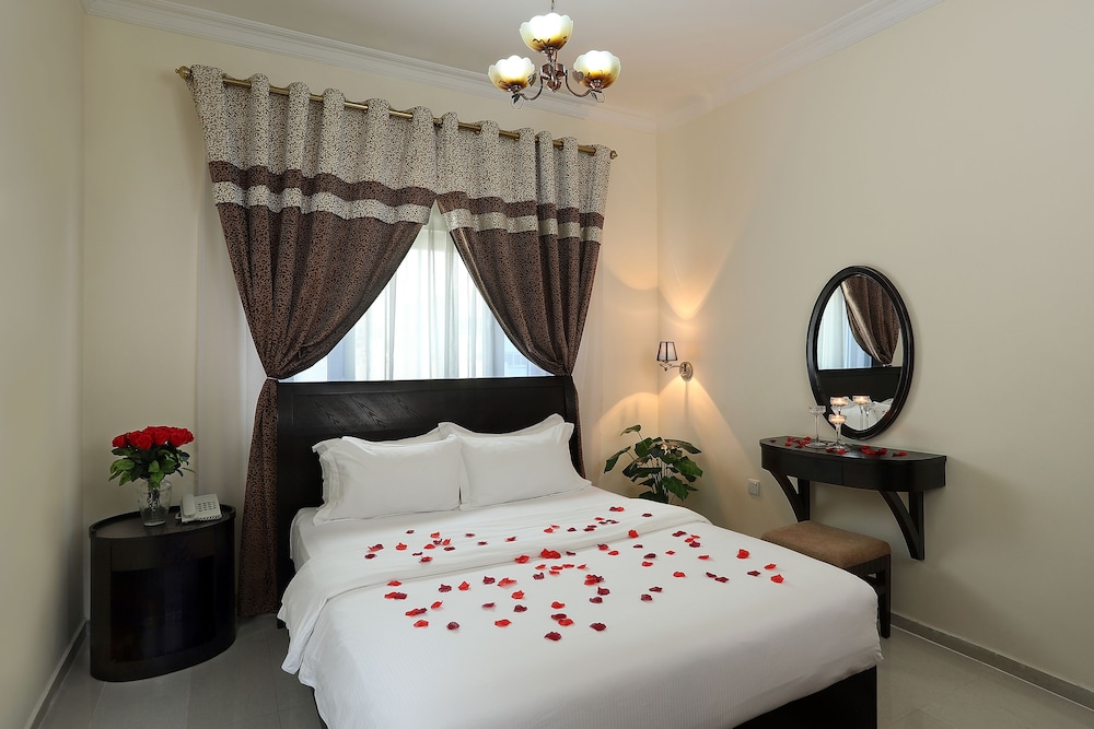 Deluxe Apartment, 1 Bedroom, Smoking, City View photo 2