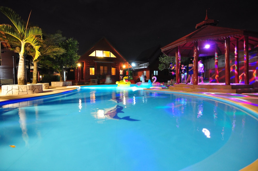 Family House, 3 Bedrooms, Pool Access, Pool View photo 2