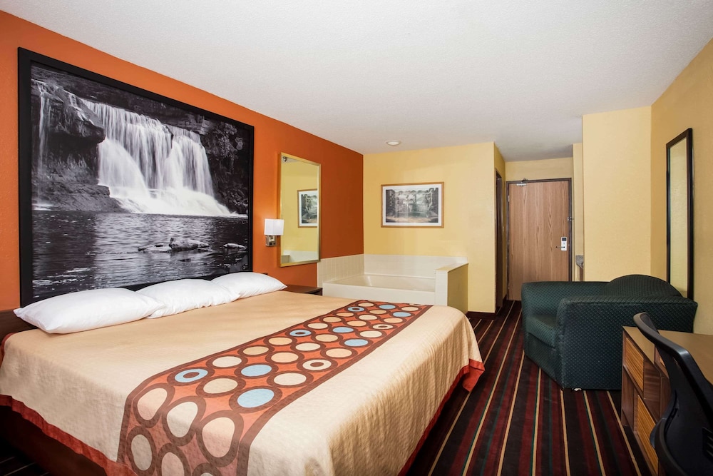 Suite, 1 King Bed photo 2