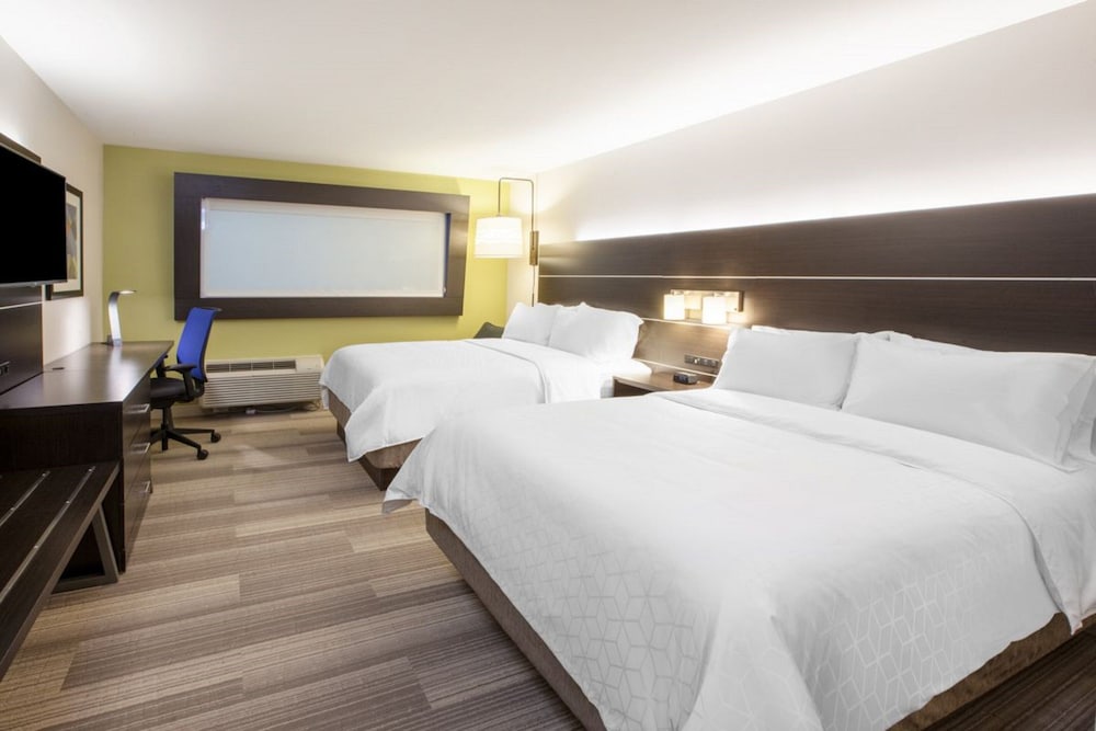 Suite, Multiple Beds - Photo 13