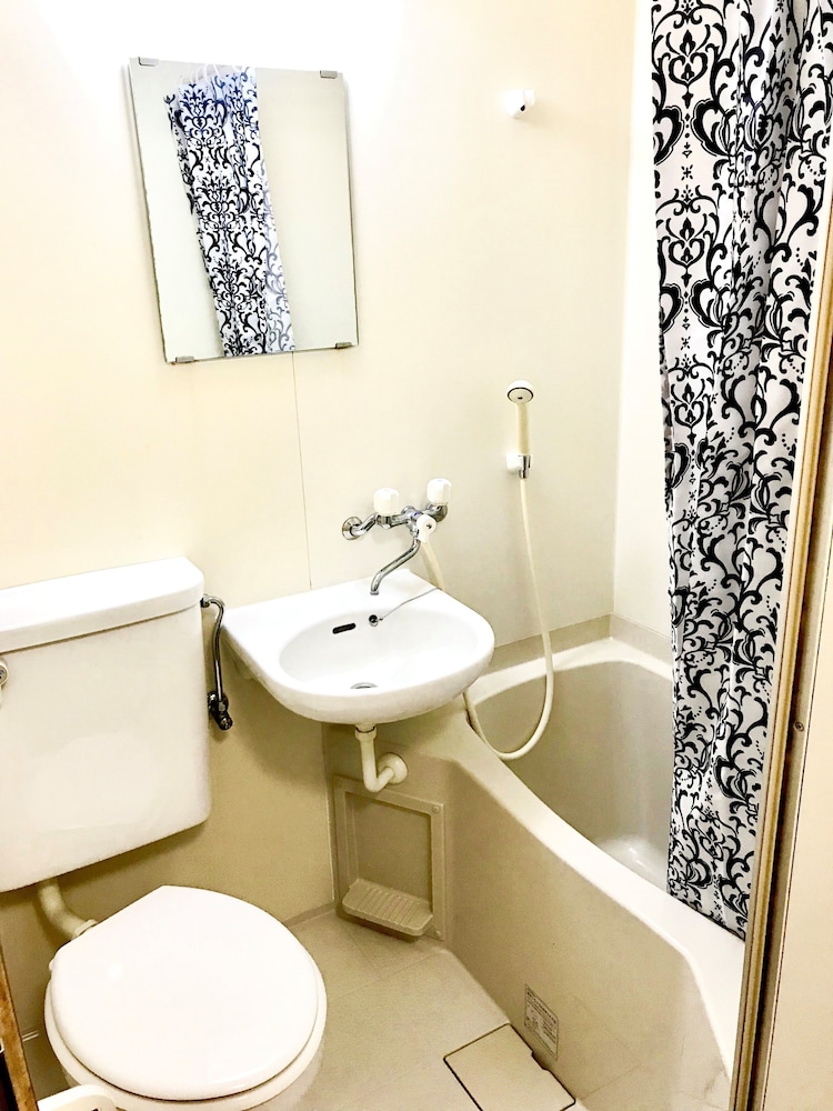 Basic Twin Room photo 2