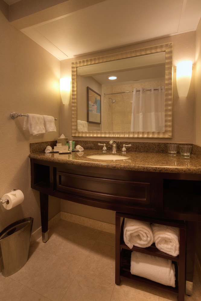 Room, 2 Double Beds - Photo 7
