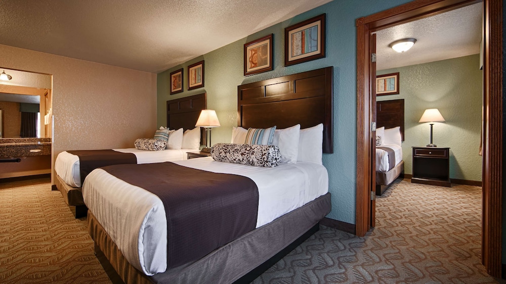 Suite, Multiple Beds, Non Smoking, Refrigerator & Microwave