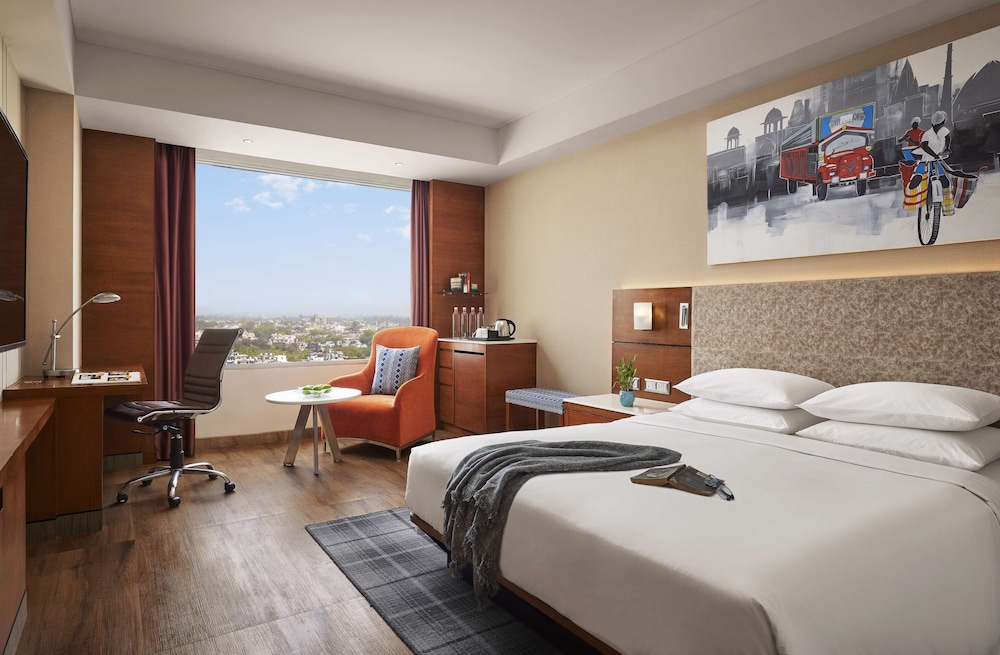 Deluxe Room, 1 King Bed, Pool Access - Photo 1