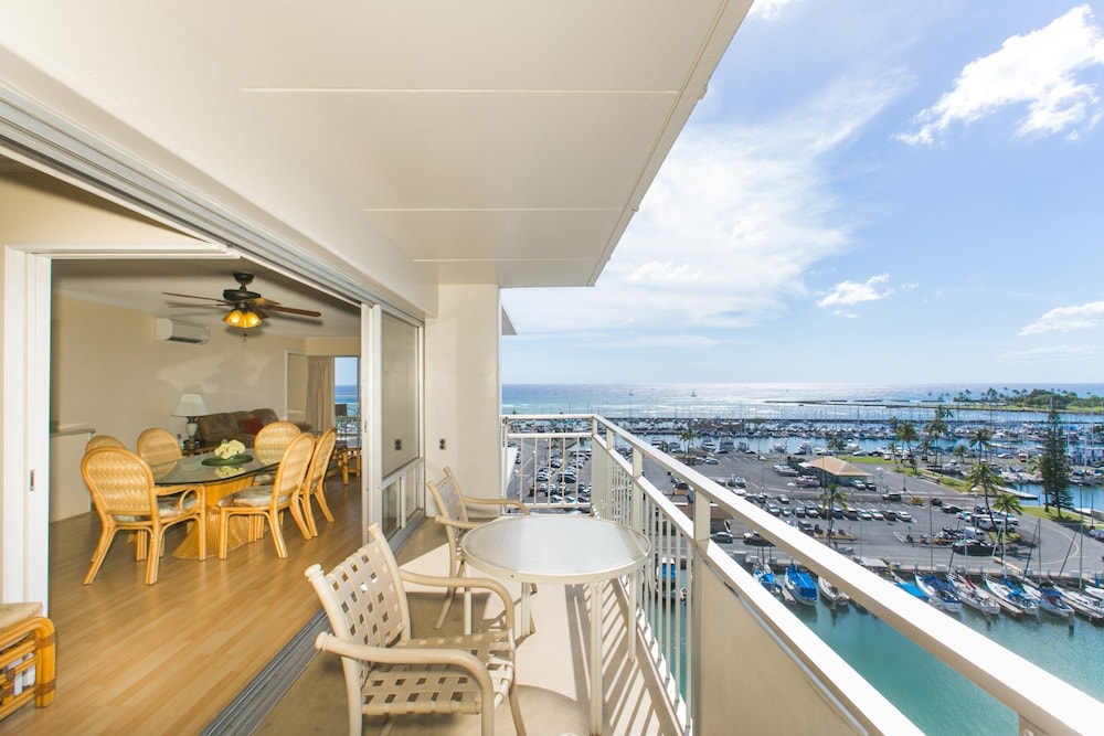 Ilikai Tower 943 Condo - Walk to the Beach, Shops & Restaurants! by RedAwning: Condo, 2 Bedrooms photo