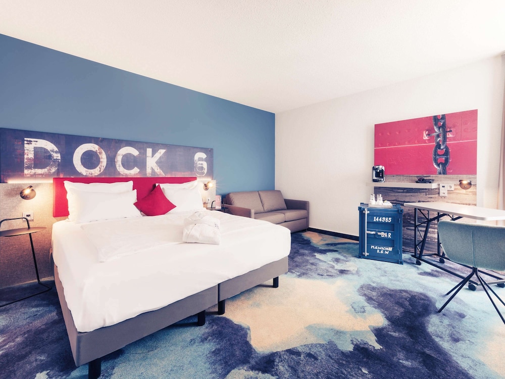 Superior Room, 1 Queen Bed with Sofa bed - Photo 3