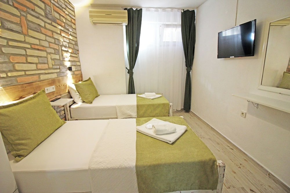 Economy Twin Room (Basement) photo 3