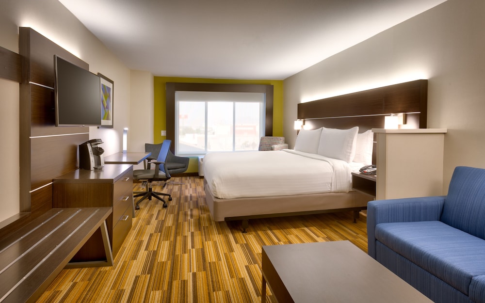 Suite, 1 King Bed - Photo 4