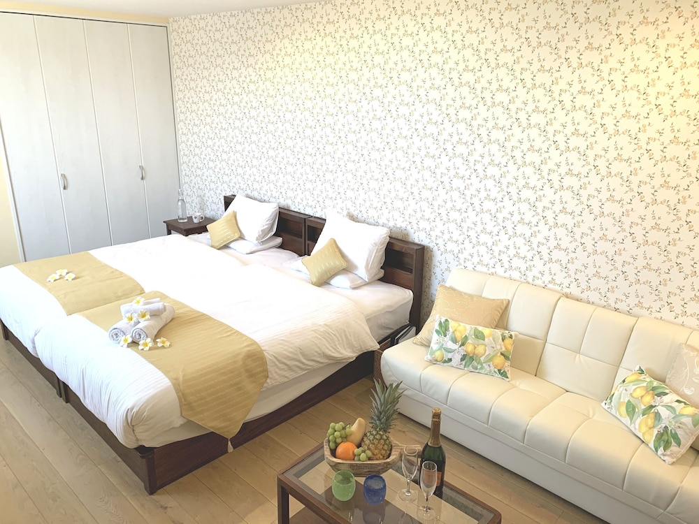 Twin Room (with Extra Bed) - Photo 11