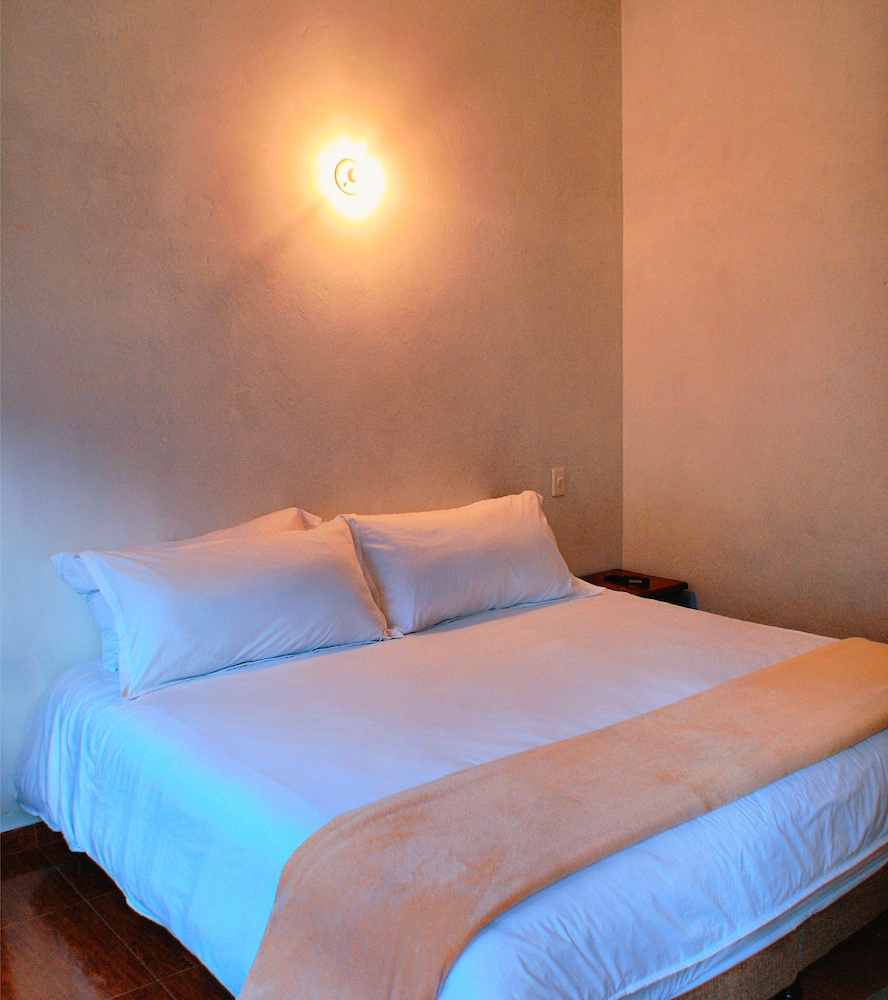 Standard Suite, 1 King Bed, Non Smoking photo 2