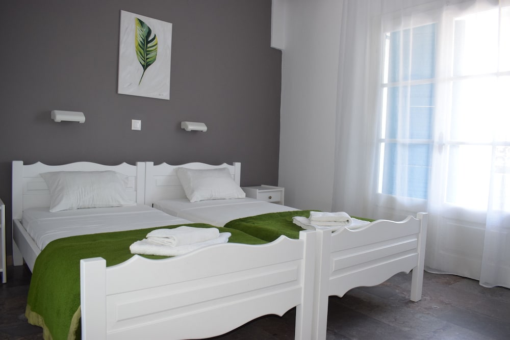 Studio, 2 Twin Beds
