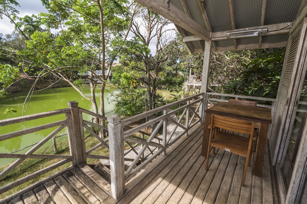 Comfort Cabin, 1 Queen Bed, Garden View photo 2
