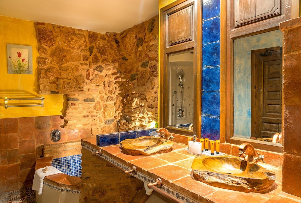 Superior Double Room (Deluxe) - Photo 10