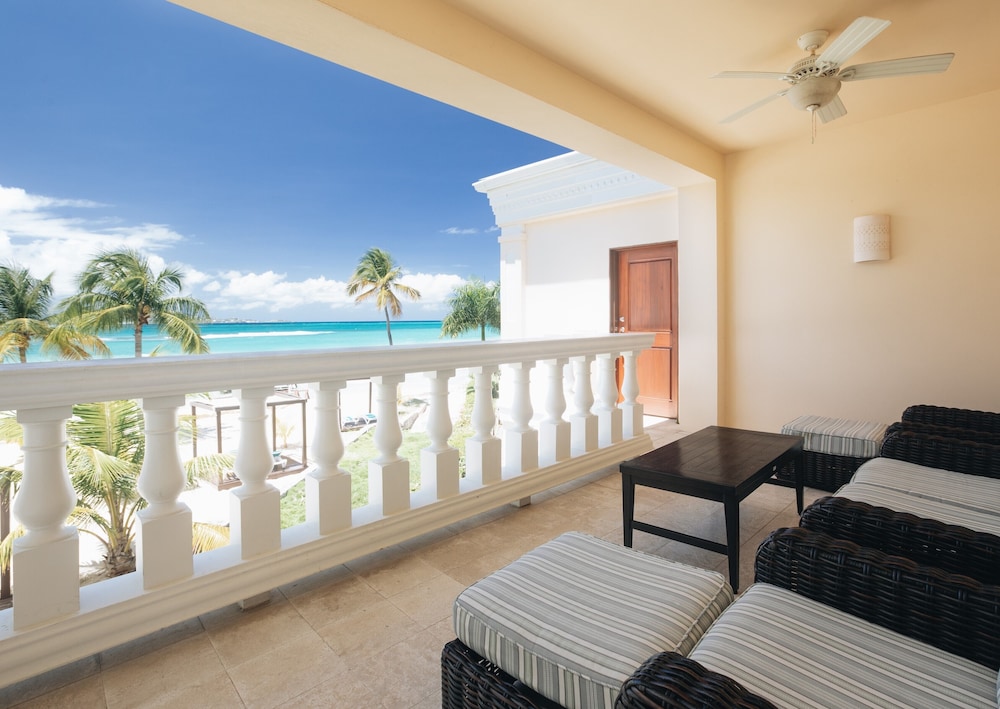 Luxury Room, Beachside (doubloons)