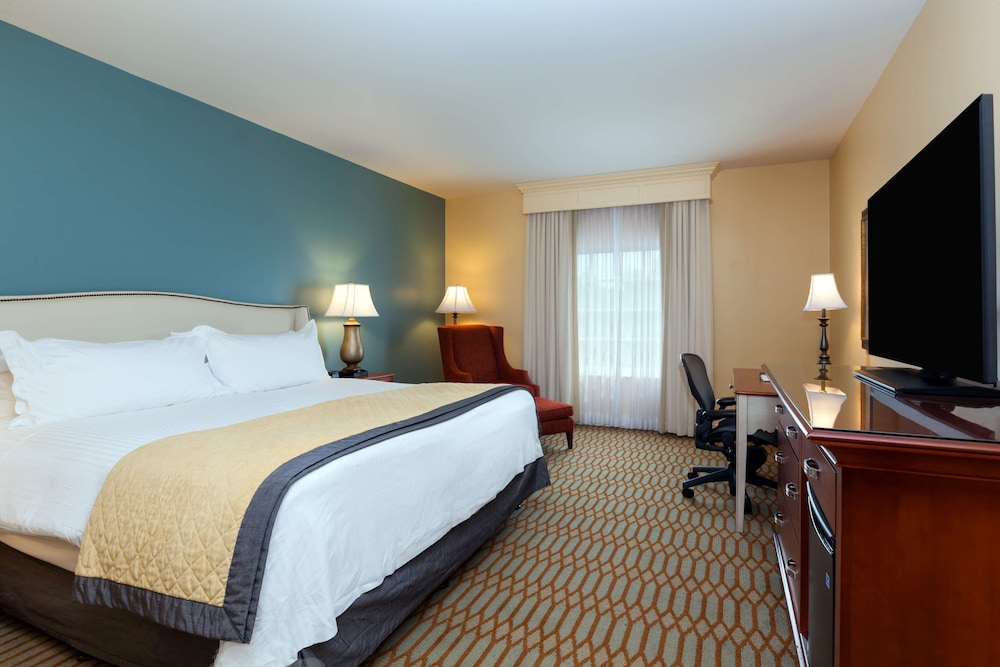 Classic Room, 2 Queen Beds, Accessible (Hearing/Roll-In Shower) - Photo 8