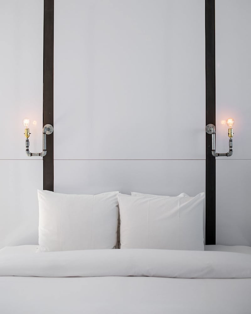 Loft, 1 King Bed, Balcony photo 3