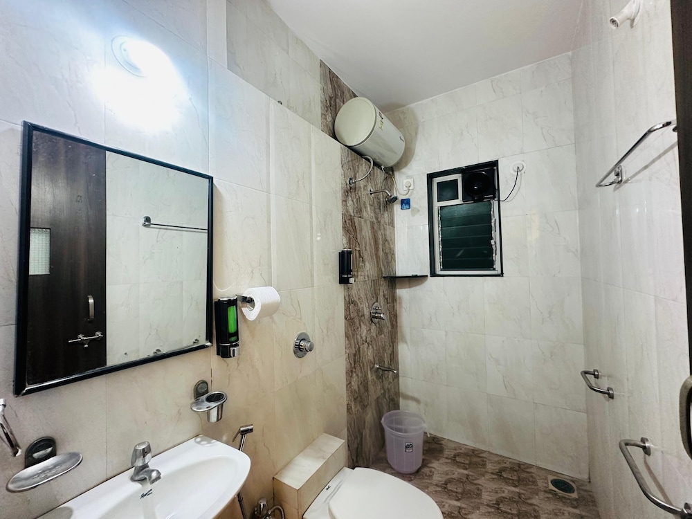 Deluxe Room, City View - Photo 3