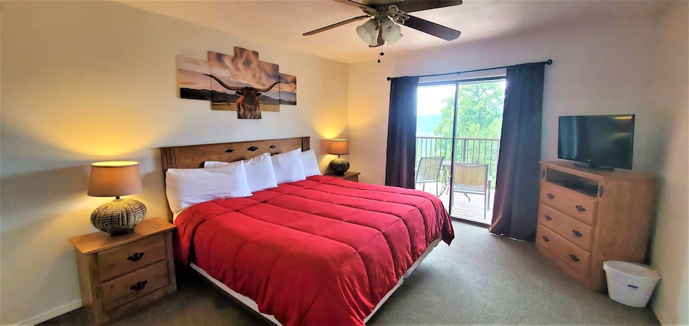 Condo, 2 Bedrooms photo 3