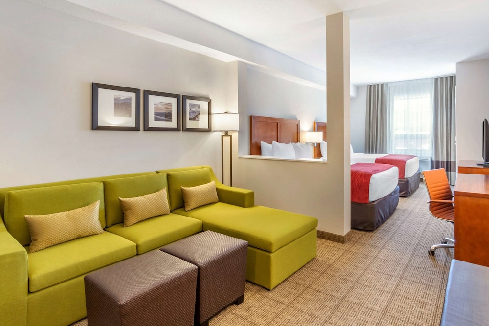 Suite, Multiple Beds, Non Smoking - Photo 1