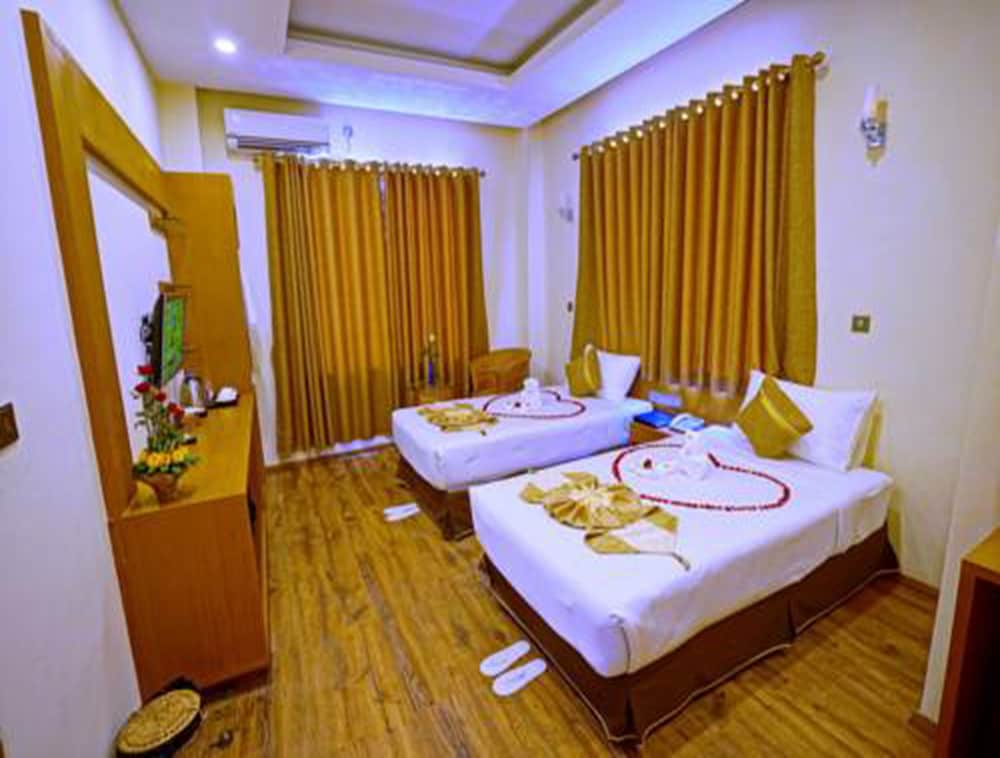 Deluxe Double or Twin Room photo 2