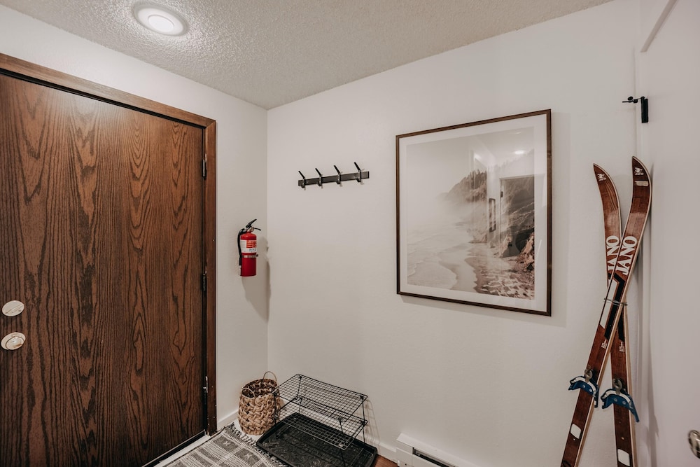 Condo, 2 Bedrooms, Balcony