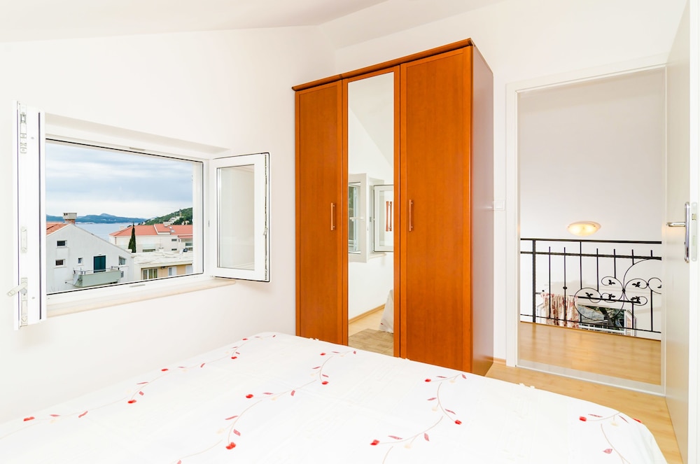 City Apartment, 1 Bedroom, Balcony (A1) photo 2