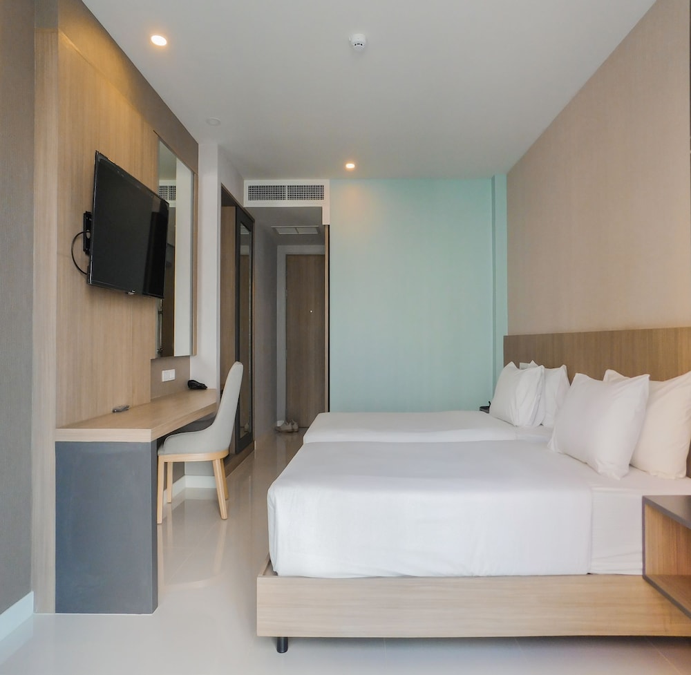 Superior Twin Room, City View
