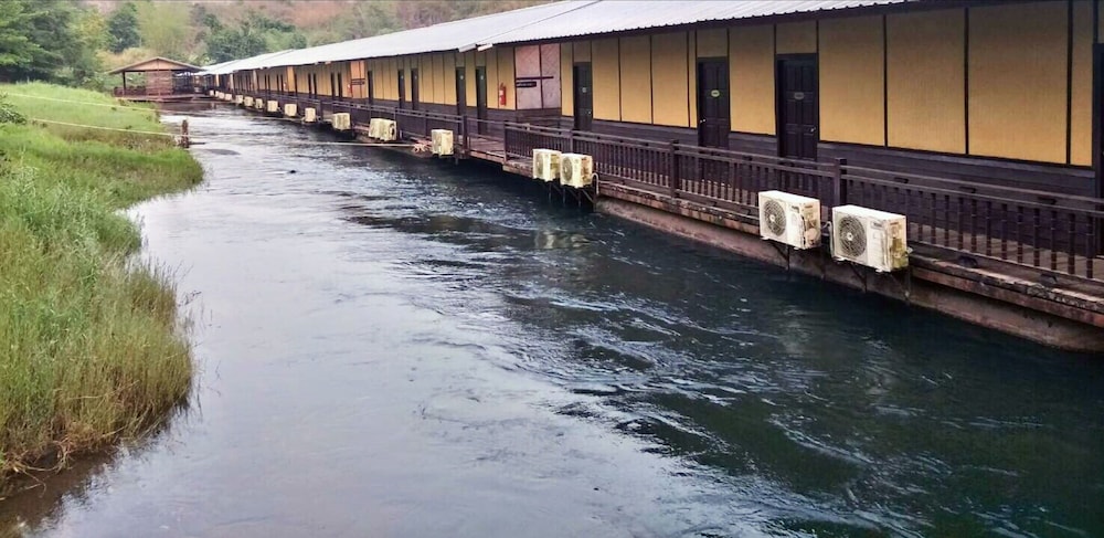 Floating House (Raft) - Photo 13