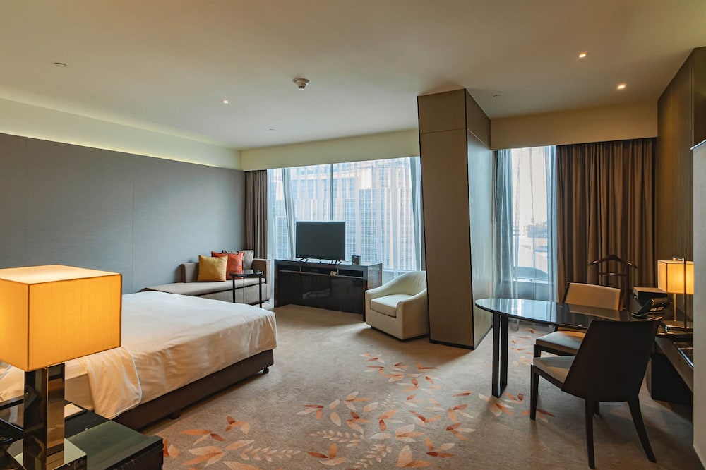 Premier Club, 1 King Bed photo 3