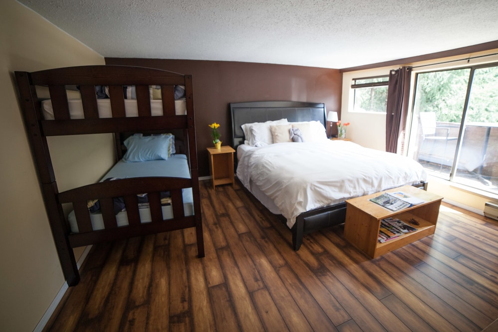 East Suite photo 3