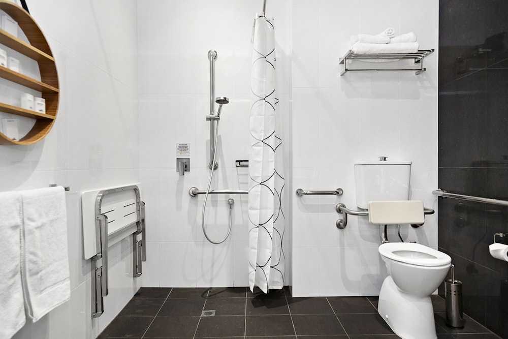 Queen Studio - Accessible Room