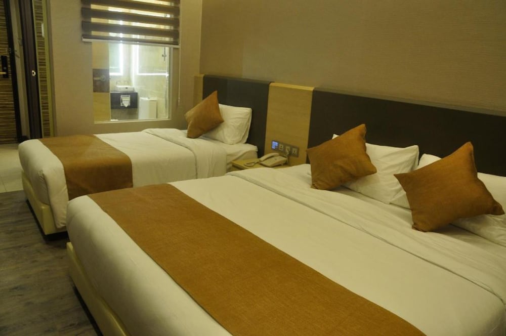 Superior Triple Room photo 2