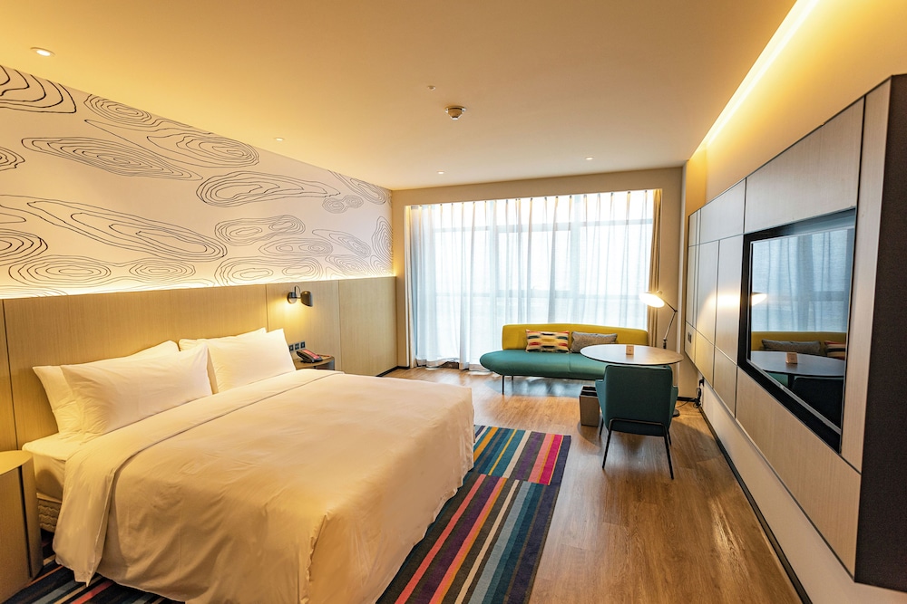 Room, 1 King Bed, City View - Photo 4