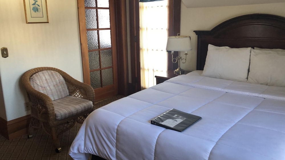 Exclusive Suite, 1 Queen Bed, Balcony