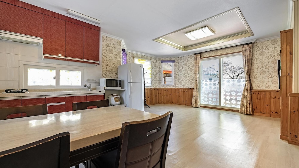 Basic Room, 2 Bedrooms (badaebichindal) photo 3