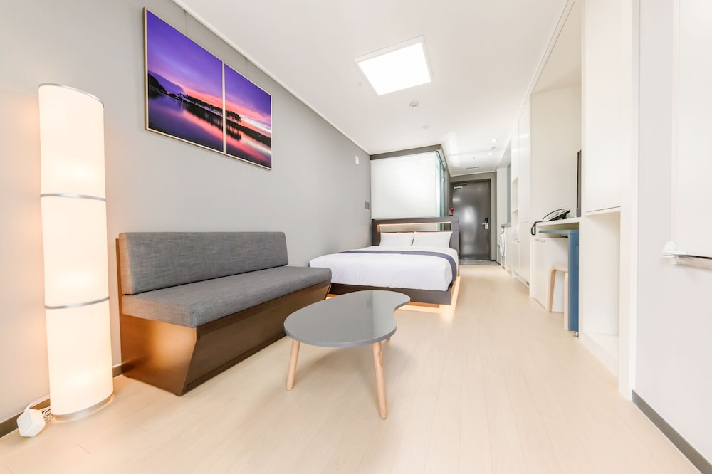 Deluxe Double Room, City View (Block A, B, C randomly assigned) - Photo 6