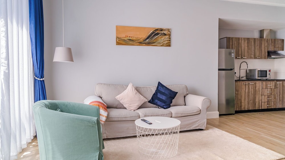 Studio Suite, 1 King Bed, Non Smoking, Kitchen